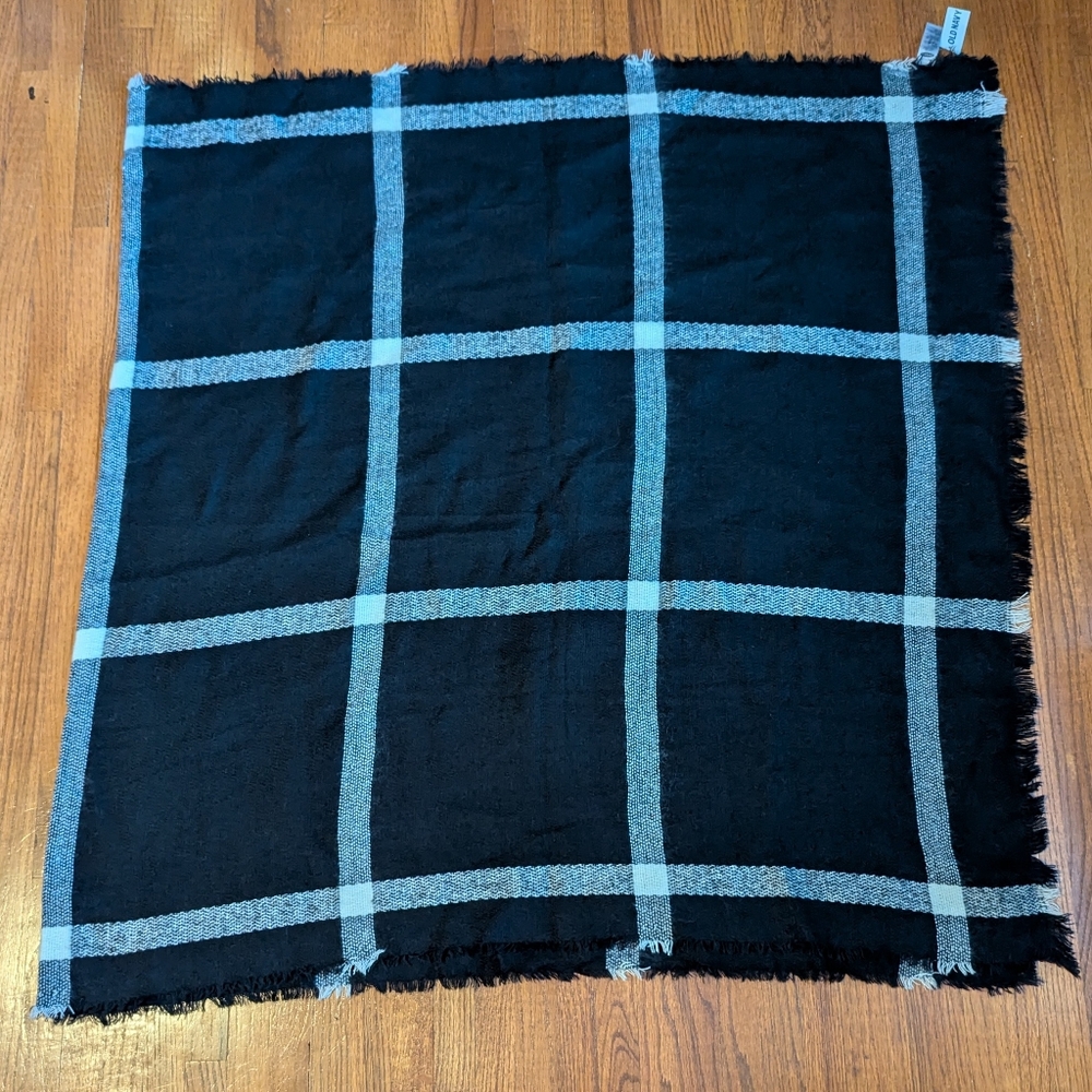 Old Navy | Plaid Wrap | Black & White